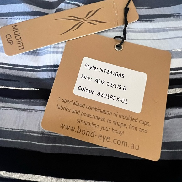 Bond-eye Monochrome Striped Swimsuit - Picture 4 of 4